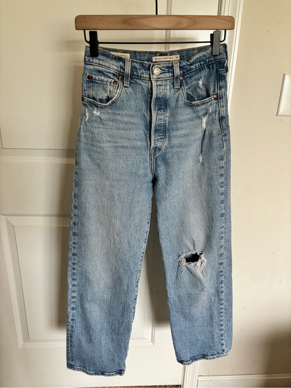 Levi’s Ribcage Straight Ankle Jeans